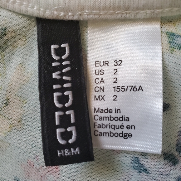 H&M floral fit & flare dress mini blue sleeveless summer size 2 - Picture 5 of 5